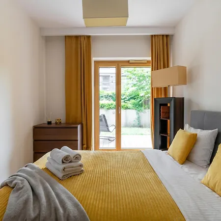 شقة Golden - Luxury 2-bedroom, Mennica Residence&144 وارسو