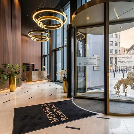 شقة Golden - Luxury 2-bedroom, Mennica Residence&144 وارسو