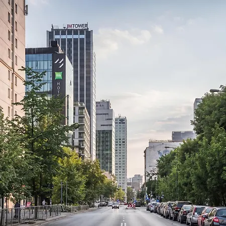 Golden - Luxury 2-bedroom, Mennica Residence&144 وارسو