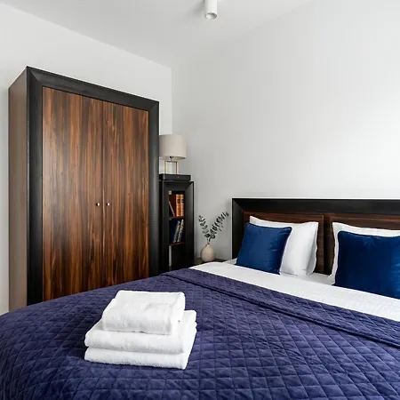 Golden - Luxury 2-bedroom, Mennica Residence&144 Apartmán Varšava