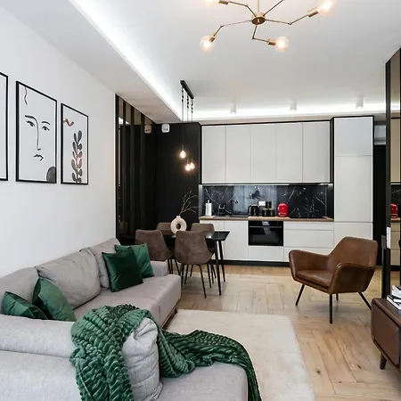 Golden - Luxury 2-bedroom, Mennica Residence&144 Apartmán Varšava