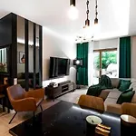 Golden - Luxury 2-bedroom, Mennica Residence&144 바르샤바