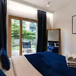 Golden - Luxury 2-bedroom, Mennica Residence&144 아파트 *