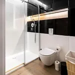 Golden - Luxury 2-bedroom, Mennica Residence&144 * 바르샤바