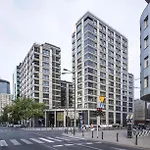 Golden - Luxury 2-bedroom, Mennica Residence&144 * 바르샤바