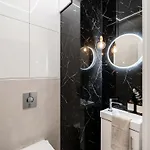 Apartment Golden - Luxury 2-bedroom, Mennica Residence&144 Warsaw