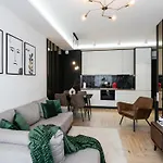 Golden - Luxury 2-bedroom, Mennica Residence&144 Apartment Warsaw