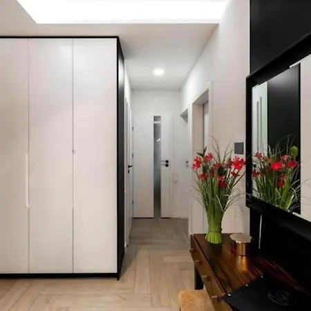 Golden - Luxury 2-bedroom, Mennica Residence&144 아파트