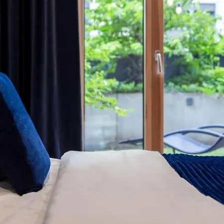 Golden - Luxury 2-bedroom, Mennica Residence&144 바르샤바