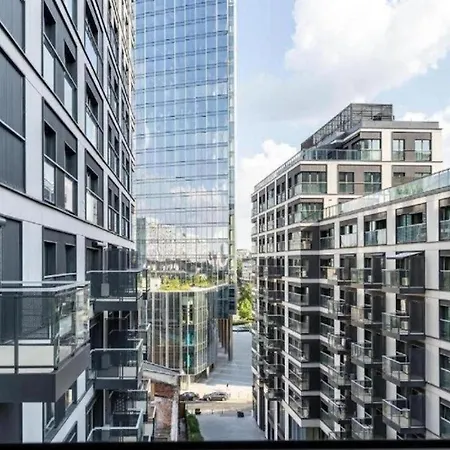 Golden - Luxury 2-bedroom, Mennica Residence&144 وارسو